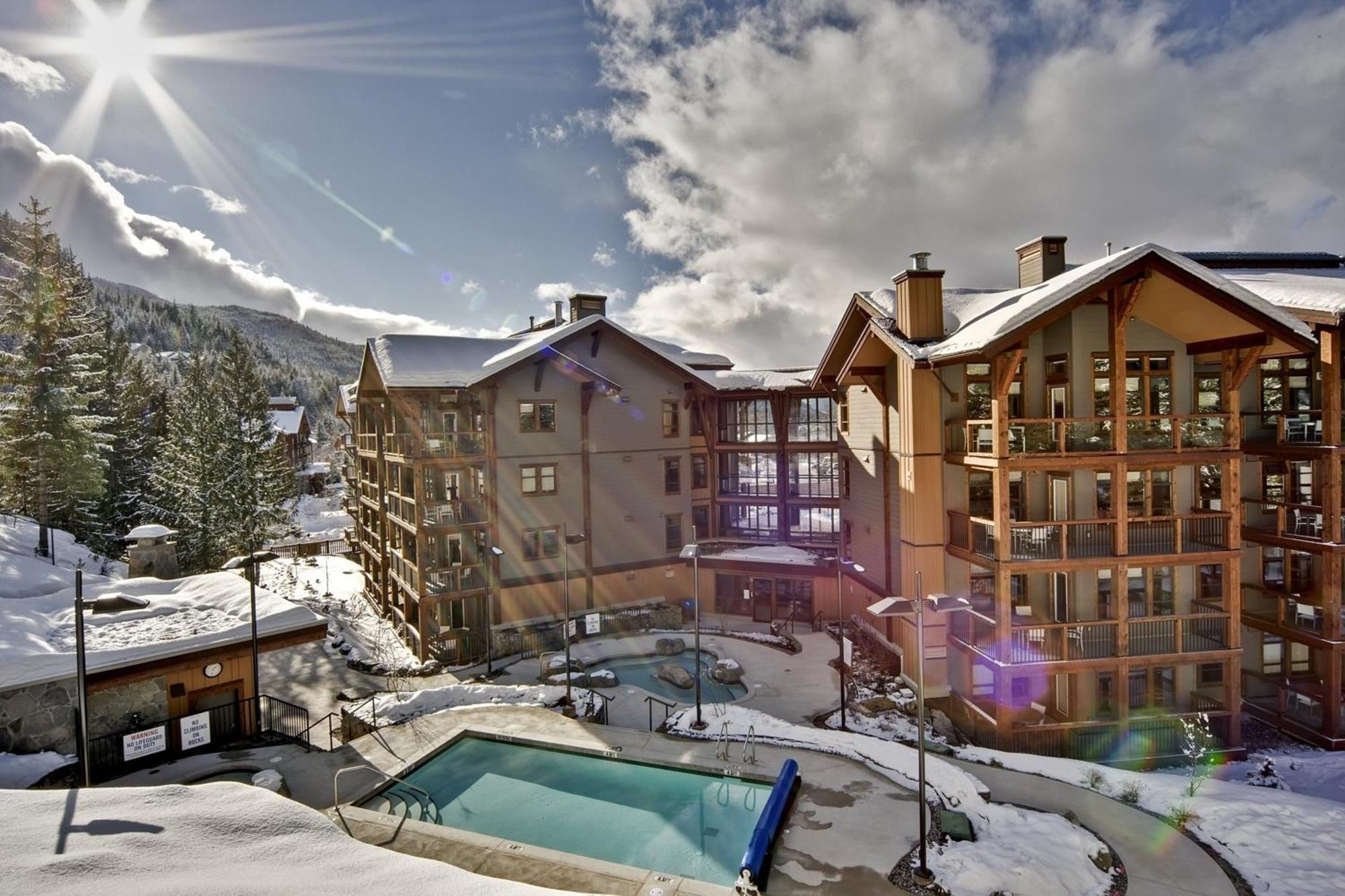 Evolution Whistler Aparthotel Exterior foto