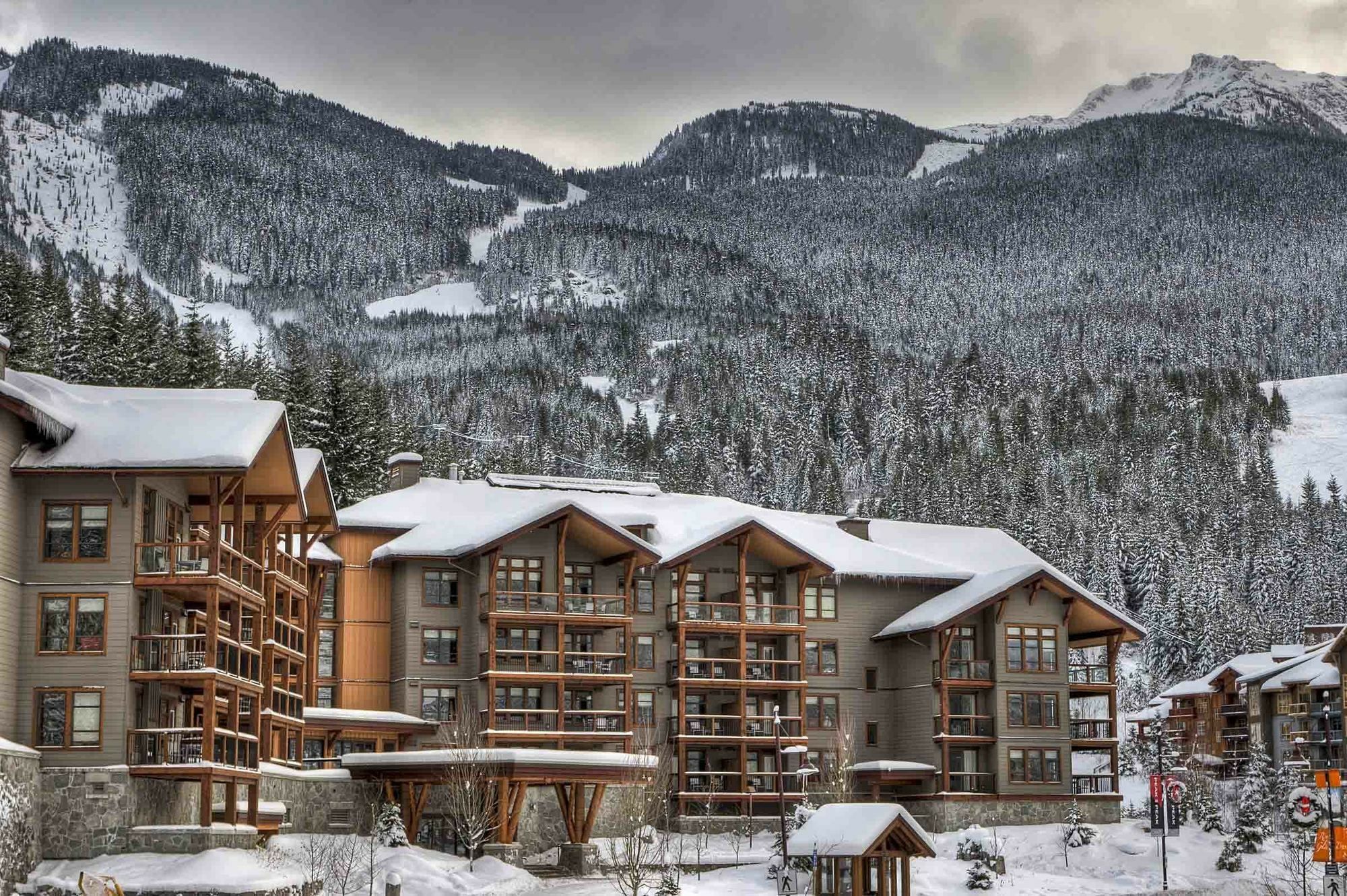 Evolution Whistler Aparthotel Exterior foto